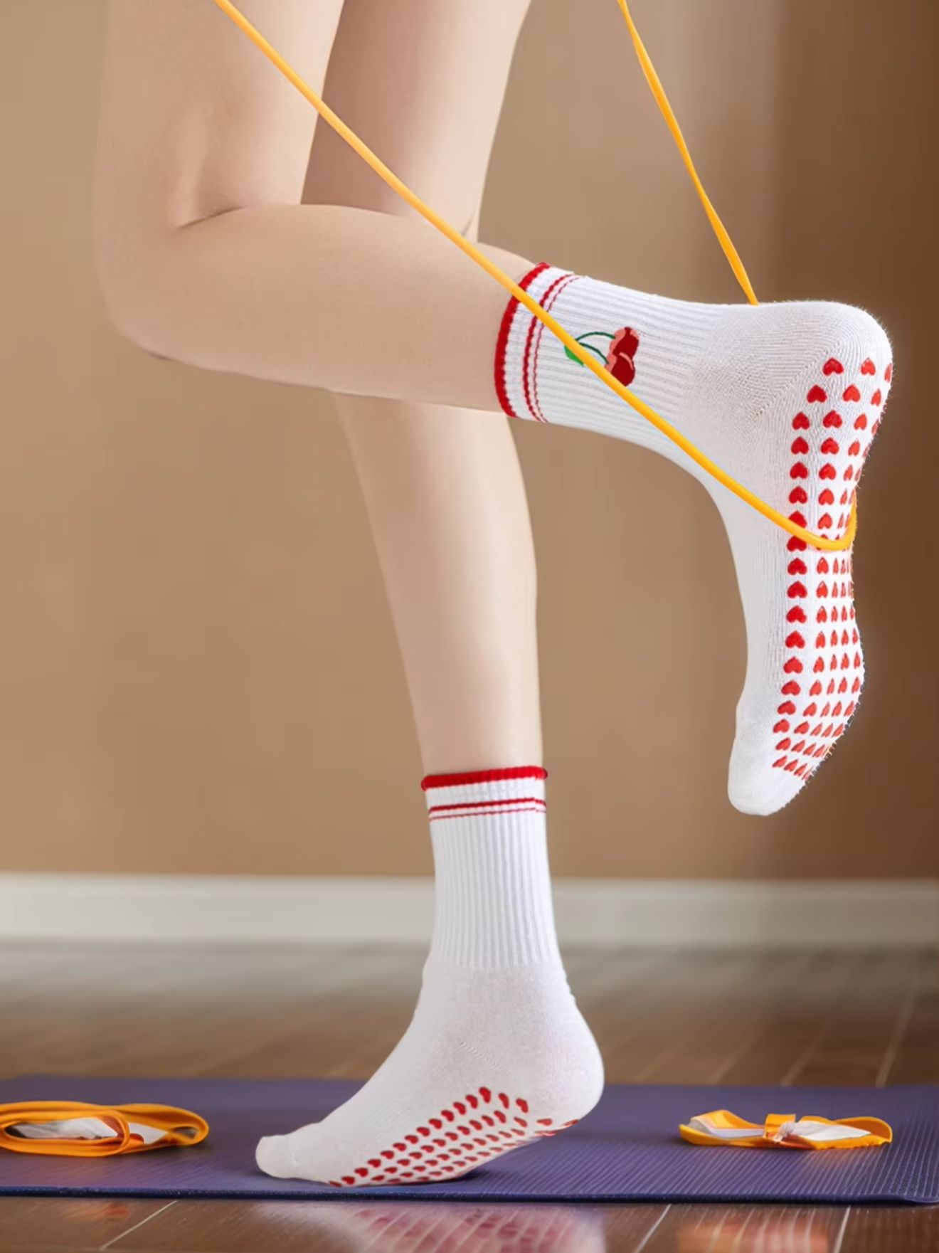Yoga & Fitness Classes By Niharika Zirakpur Reviews - 1 Paar grenzübergreifende professionelle Yoga-Socken, Baumwoll-Riemchen-Silikon-Anti-Rutsch-Pilates-Fitness-Tanz-Bodensocken